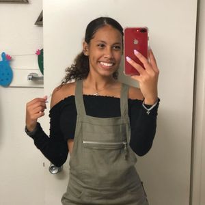 Meet your Posher, Vanessa